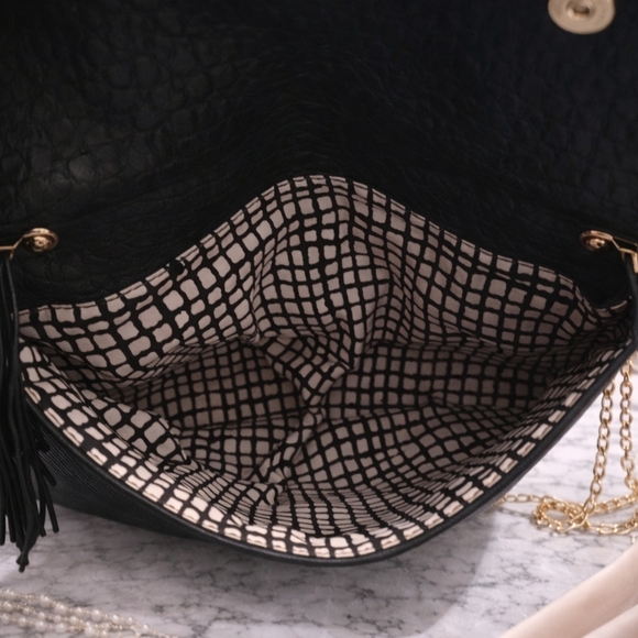 Moda Luxe classic Black Leather Foldover Shoulder Bag with Tassel and Gold Chain - Picture 3 of 4